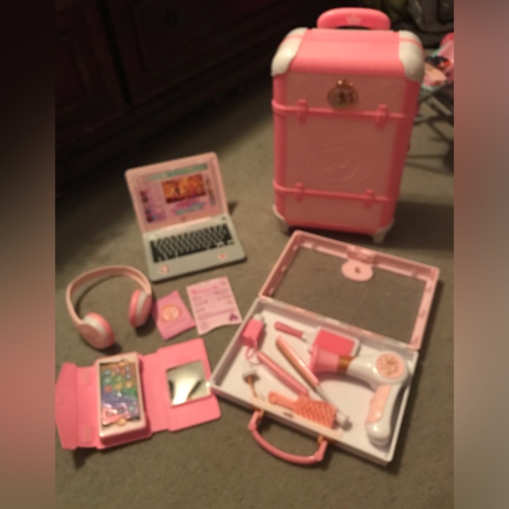 Disney Princess Pink Rolling suitcase and Phone & Accessory Set